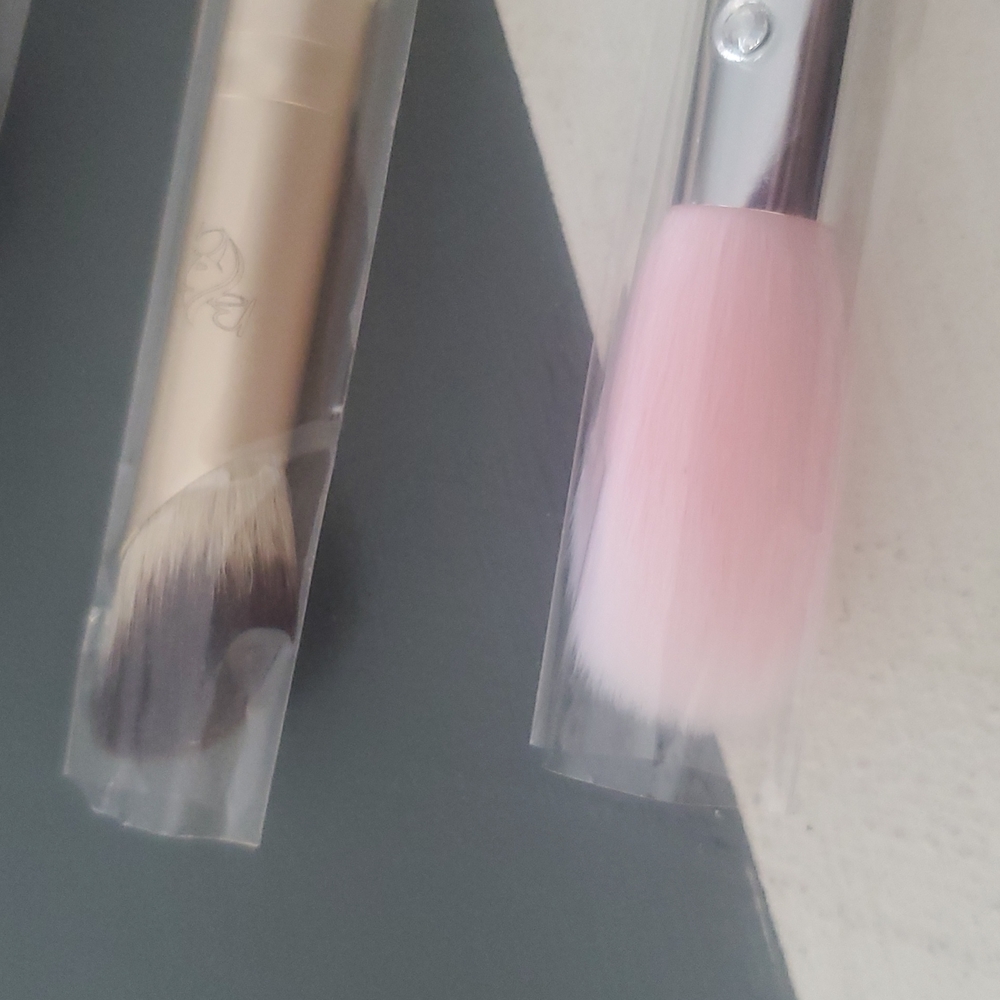 4pc Makeup Brushes - Picture 3 of 8